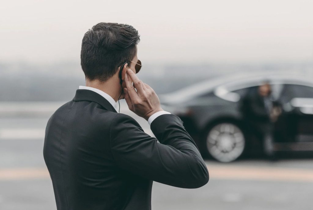 Agente para proteger personas importantes